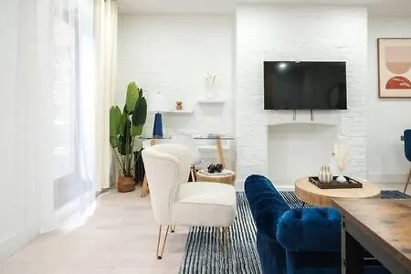 3Br 2Baths With Private Outdoors Apartment New York